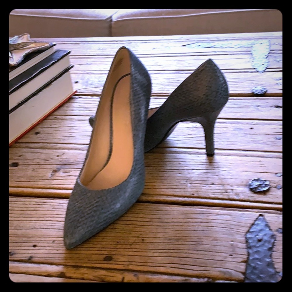 Nine West snakeskin pumps